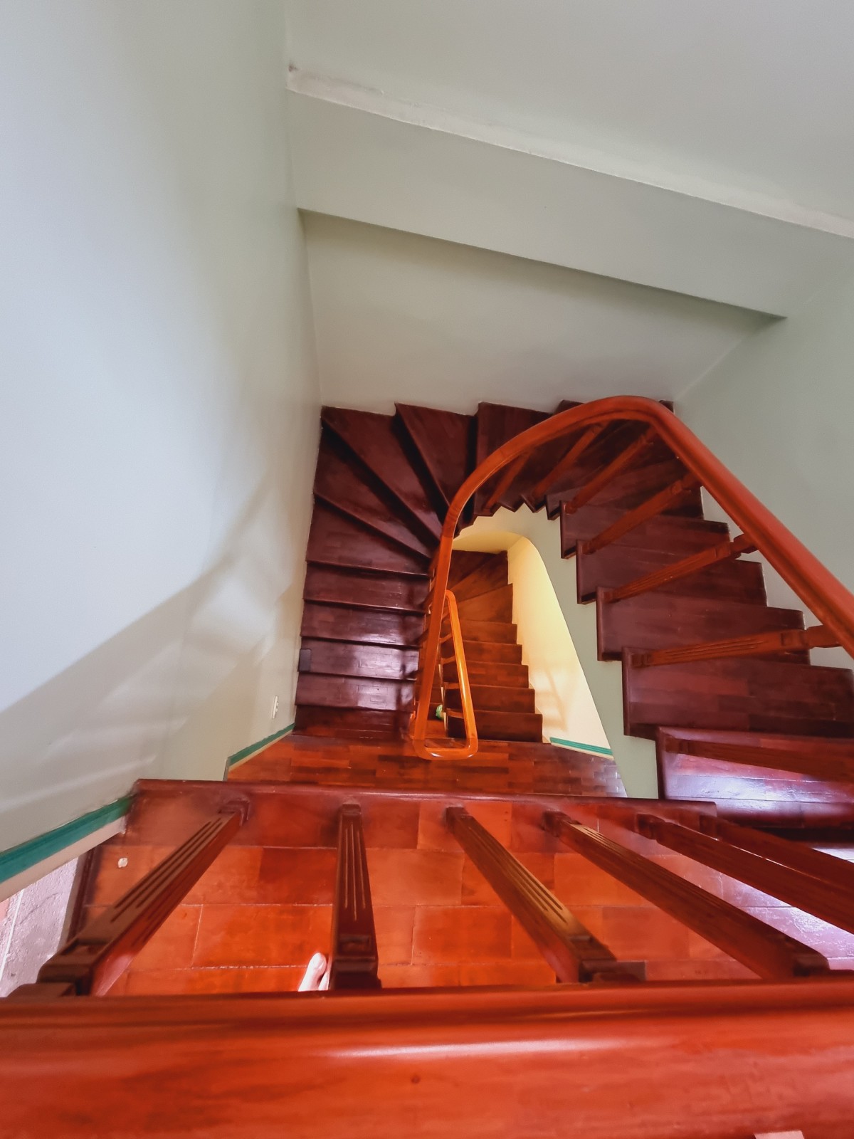 Bán nhà phố Hoàng Quốc Việt ô tô tránh vỉa hè rộng kinh doanh đẹp dt 48m 5t mt 3,9m giá 16 tỷ - Ảnh 2
